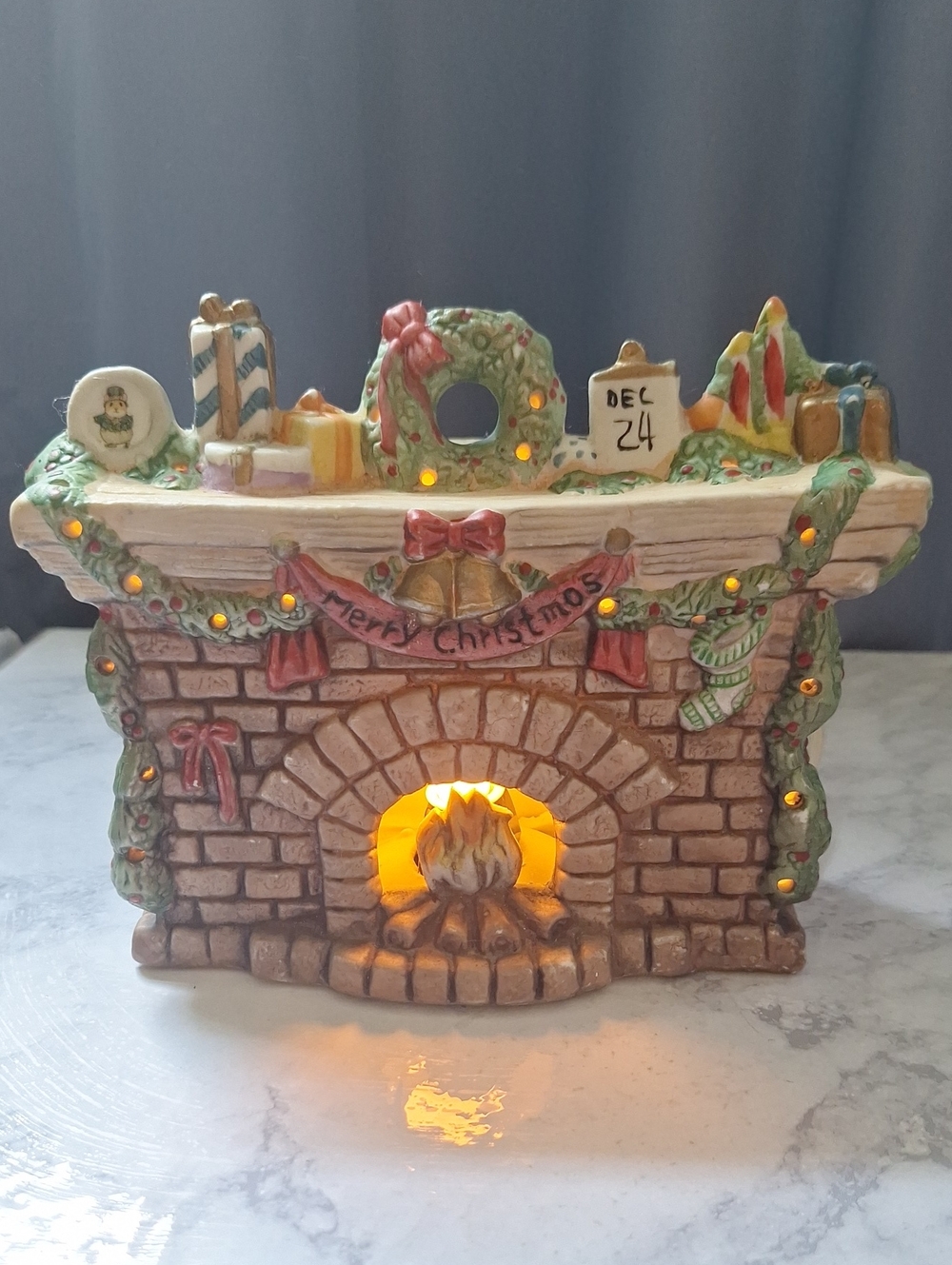 Ceramic Holiday Mantel Garland Decoration in Green with LED Fireplace